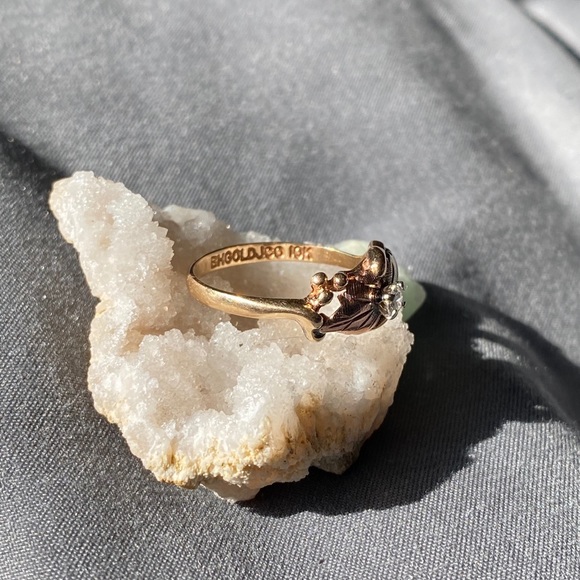 10k Landstroms Black hills Gold and Diamond Ring - Picture 9 of 11